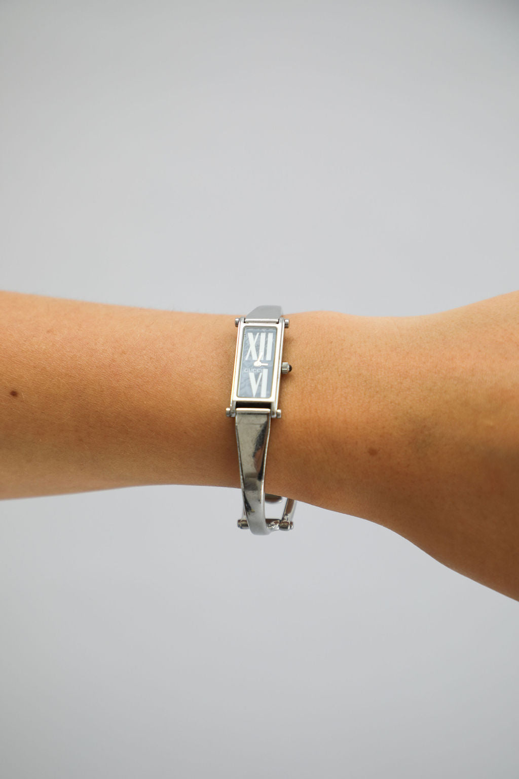Gucci 1500L Bangle Watch - Silver Band & Black Dial w/ Roman Numerals