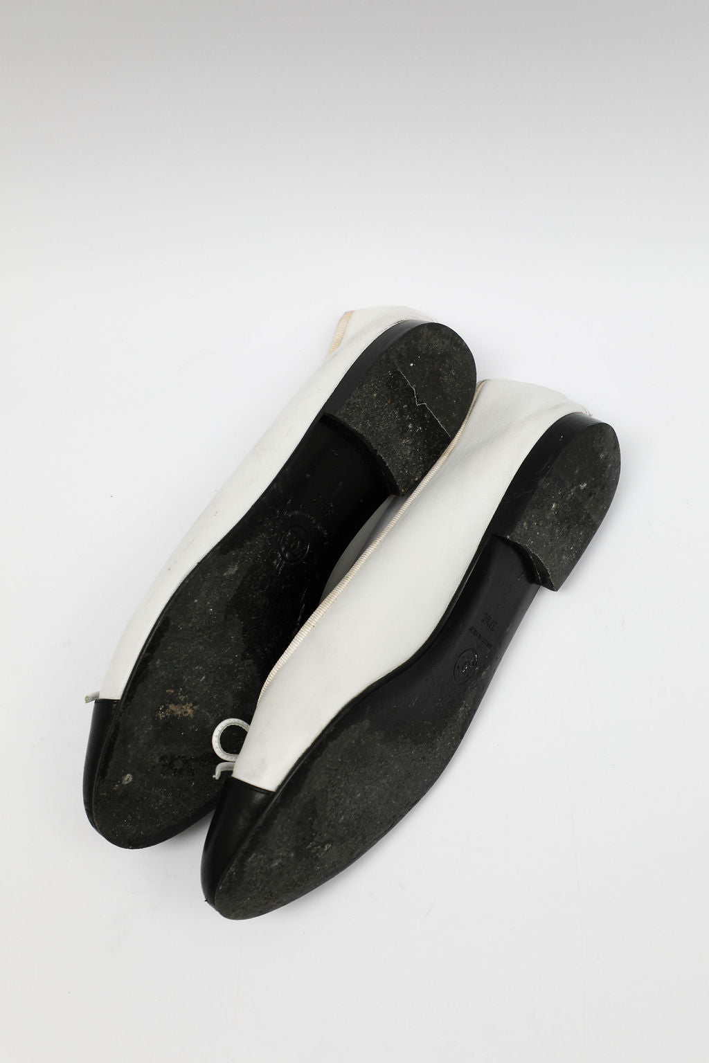 Chanel White Leather Ballet Flats (EU 37.5)