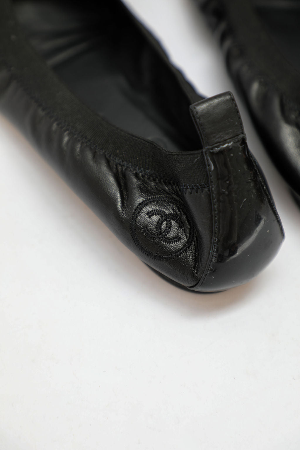 Chanel Black Cap-Toe Ballet Flats (EU 37.5)