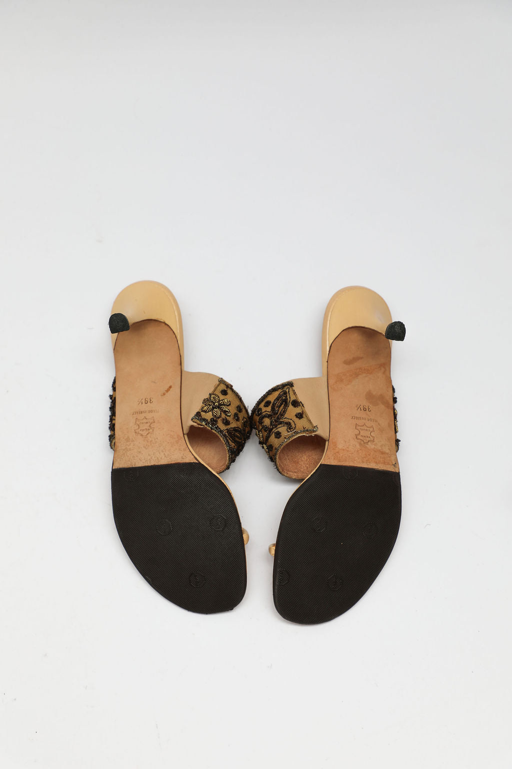 Manolo Blahnik Embroidered Toe-Ring Mule Sandals (EU 39)