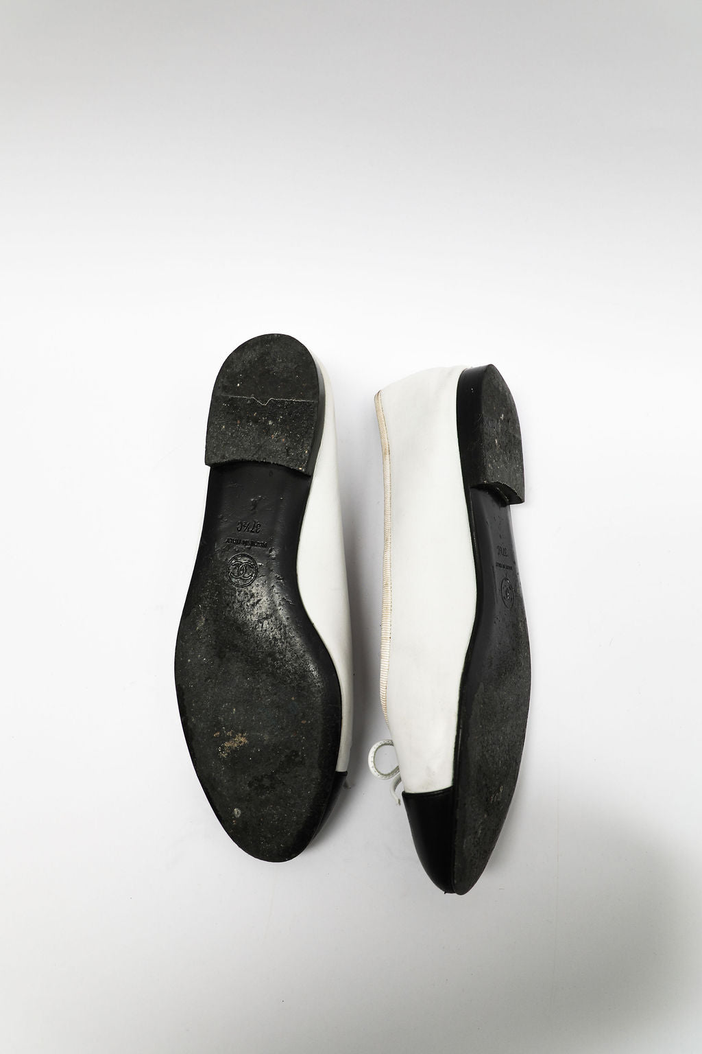Chanel White Leather Ballet Flats (EU 37.5)