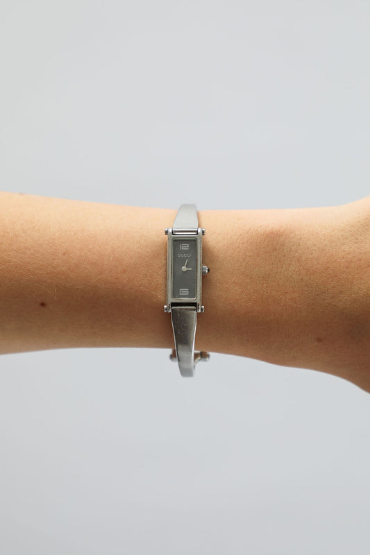 Gucci 1500L Bangle Watch - Silver Band & Silver Dial
