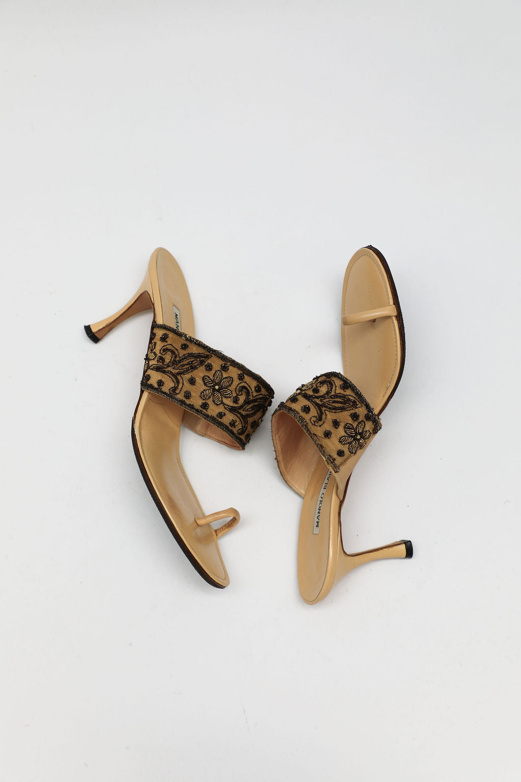 Manolo Blahnik Embroidered Toe-Ring Mule Sandals (EU 39)