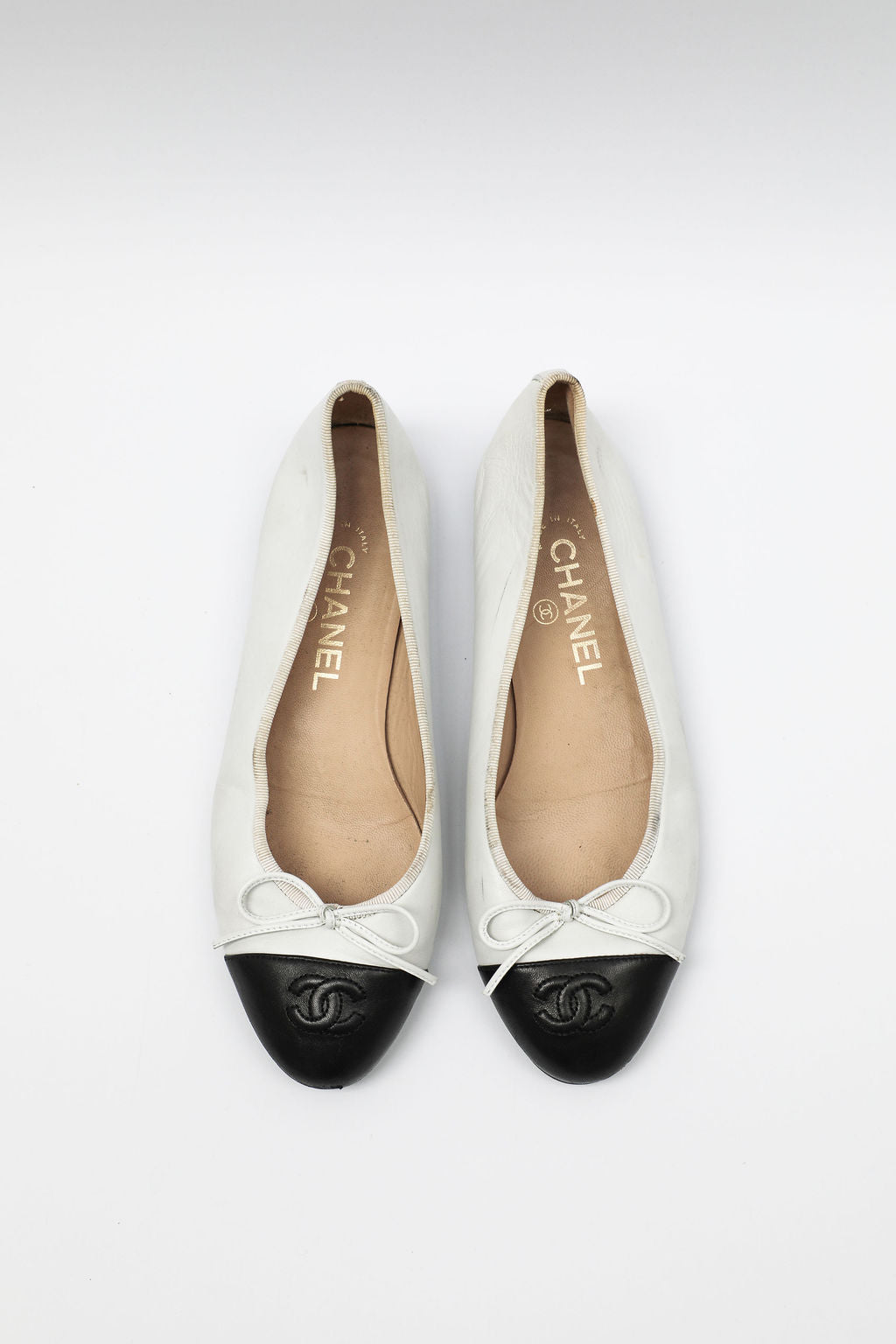 Chanel White Leather Ballet Flats (EU 37.5)