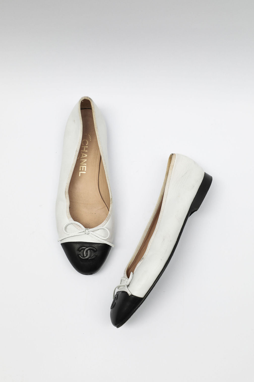 Chanel White Leather Ballet Flats (EU 37.5)